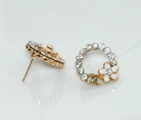Dazzling Gold Plated White Rhinestone Earrings with Flower 